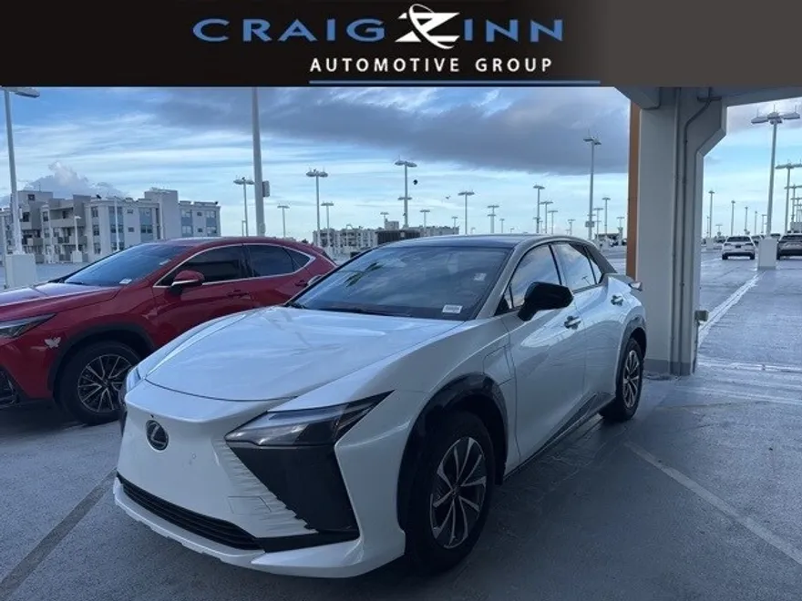2024 Lexus RZ 300e Luxury photo 1