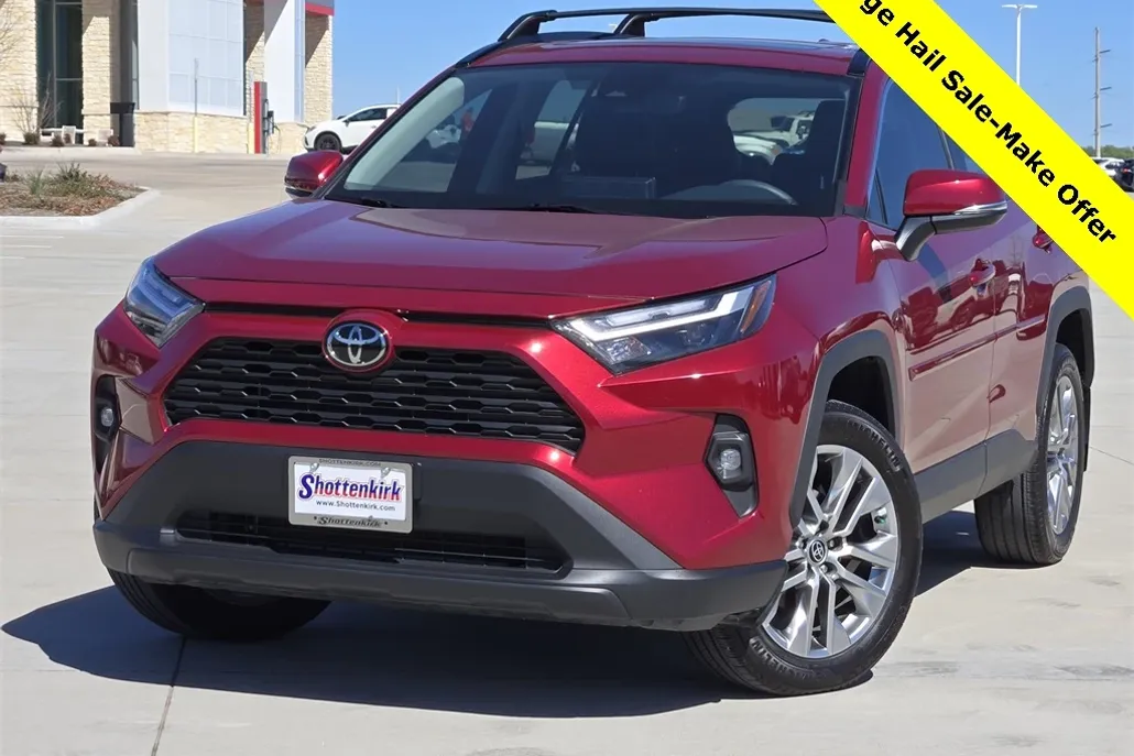 2023 Toyota RAV4 XLE Premium photo 1