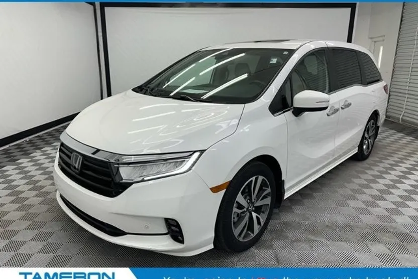 2023 Honda Odyssey Touring photo 1