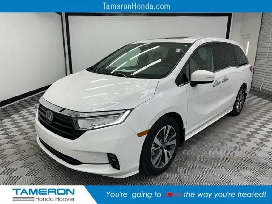 2023 Honda Odyssey Touring photo 1