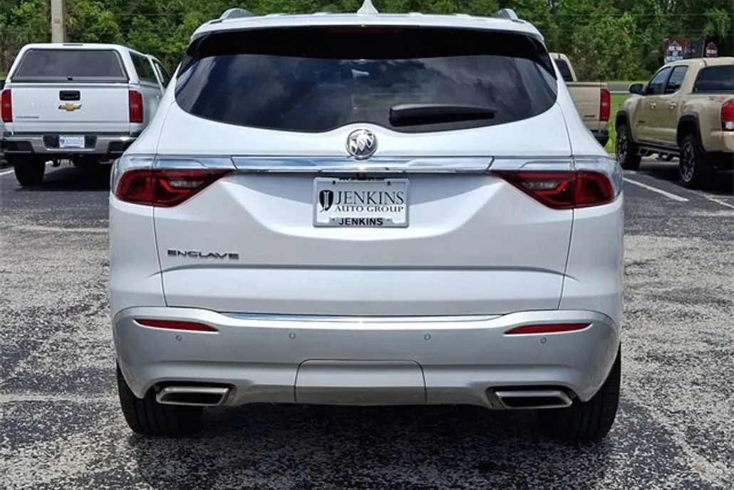 2023 Buick Enclave Essence photo 1