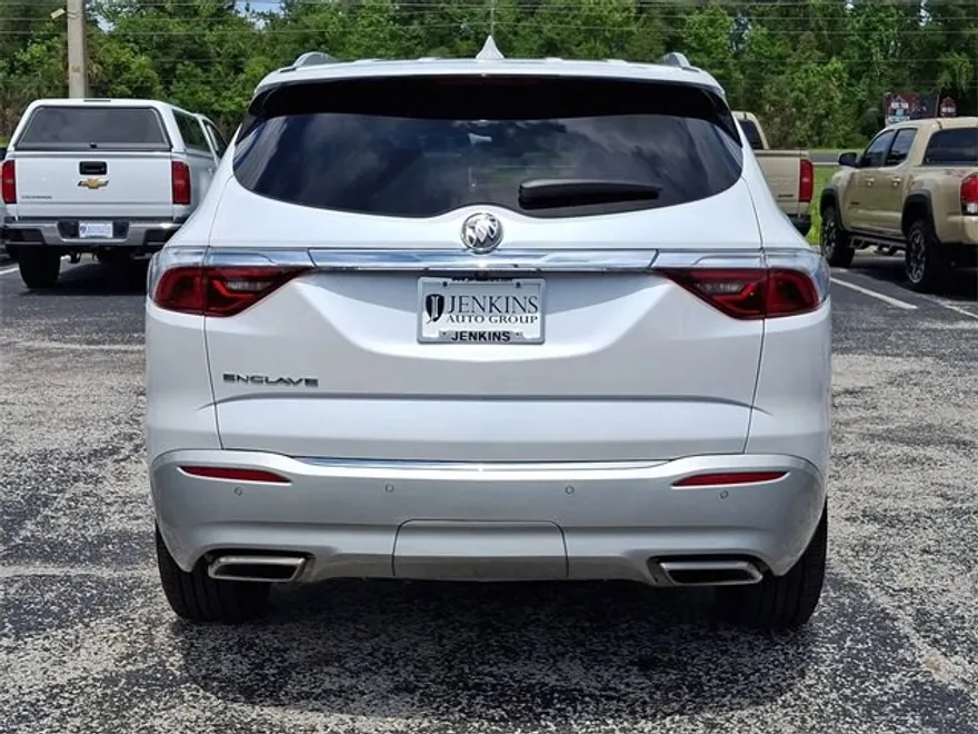 2023 Buick Enclave Essence photo 1