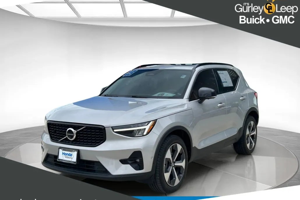 2023 Volvo XC40 Ultimate photo 1