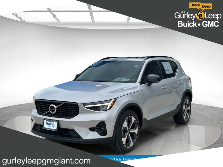 2023 Volvo XC40 Ultimate photo 1