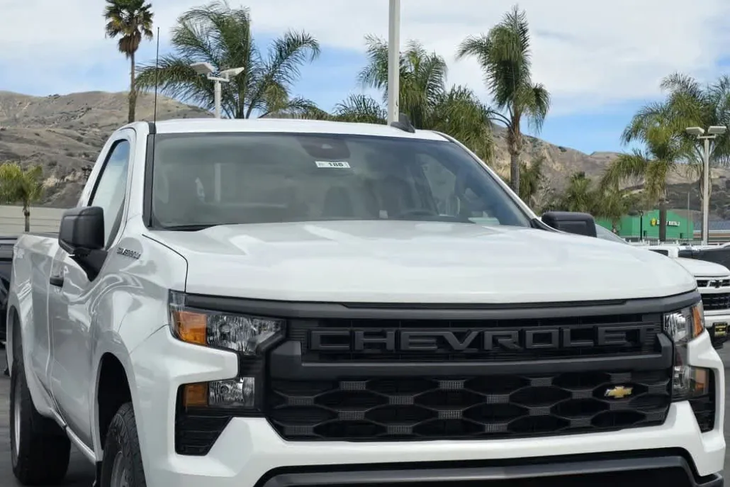 2025 Chevrolet Silverado 1500 photo 1