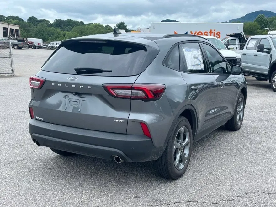 2025 Ford Escape ST-Line photo 1