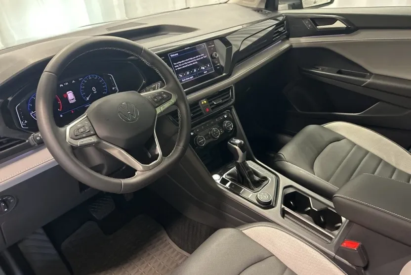 2022 Volkswagen Taos SEL photo 1