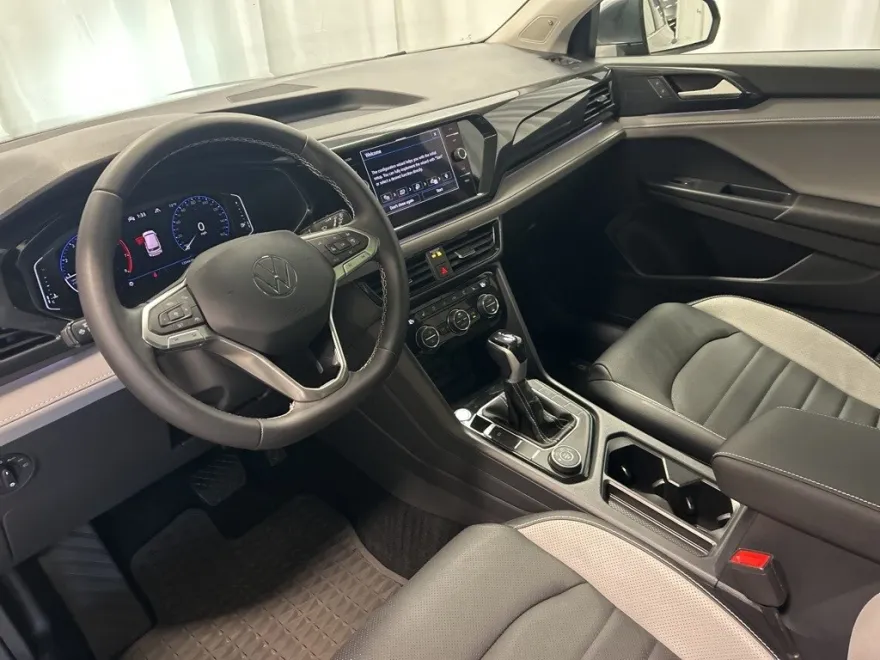 2022 Volkswagen Taos SEL photo 1