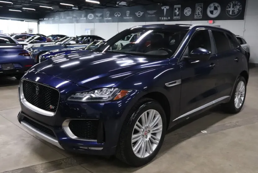2019 Jaguar F-PACE S photo 1