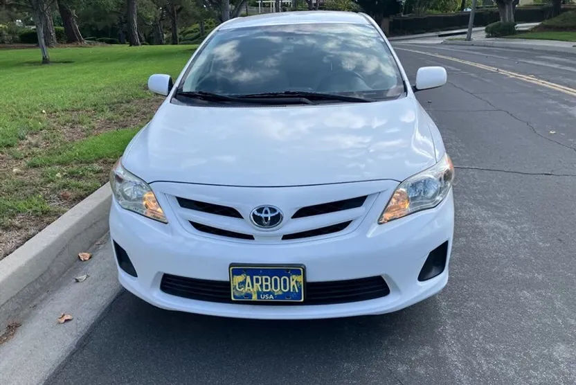 2011 Toyota Corolla LE photo 1