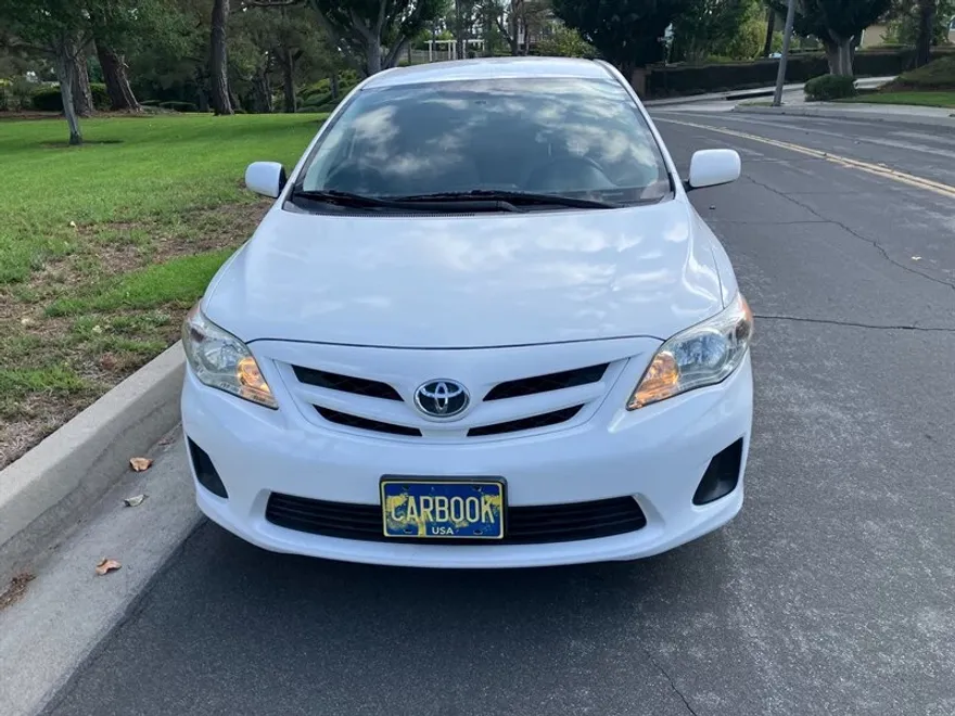 2011 Toyota Corolla LE photo 1