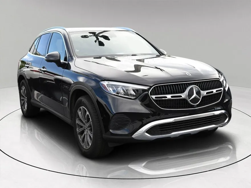 2025 Mercedes Benz GLC 300 photo 1