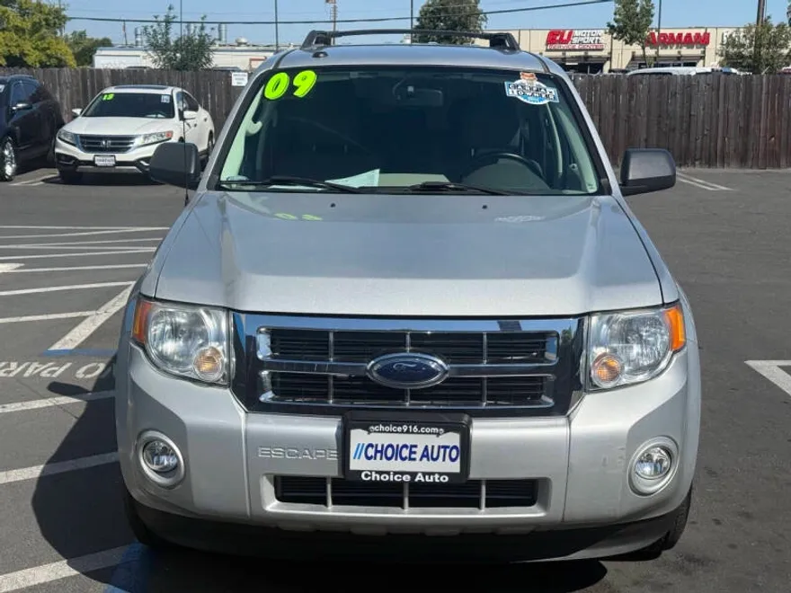 2009 Ford Escape XLT photo 1