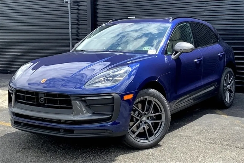 2025 Porsche Macan T photo 1
