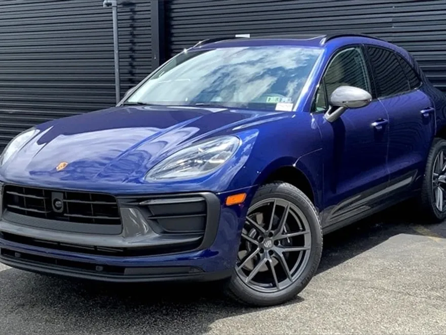2025 Porsche Macan T photo 1