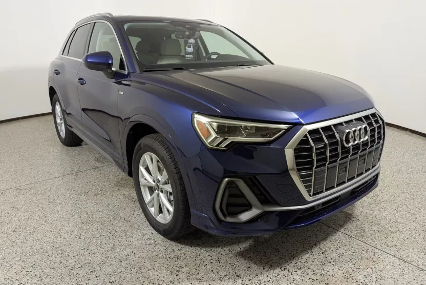 2025 Audi Q3 45 TFSI S line Premium photo 1