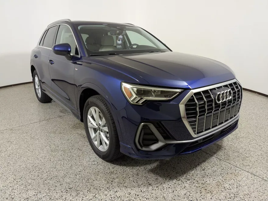 2025 Audi Q3 45 TFSI S line Premium photo 1