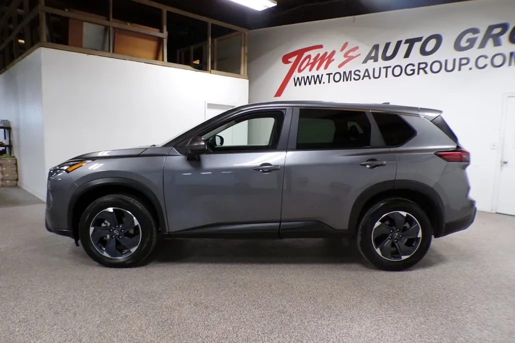 2024 Nissan Rogue SV photo 1