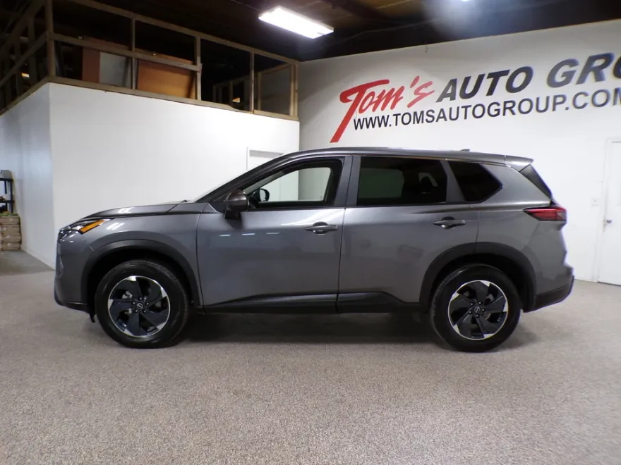 2024 Nissan Rogue SV photo 1