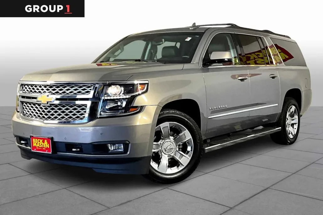 2018 Chevrolet Suburban LT photo 1