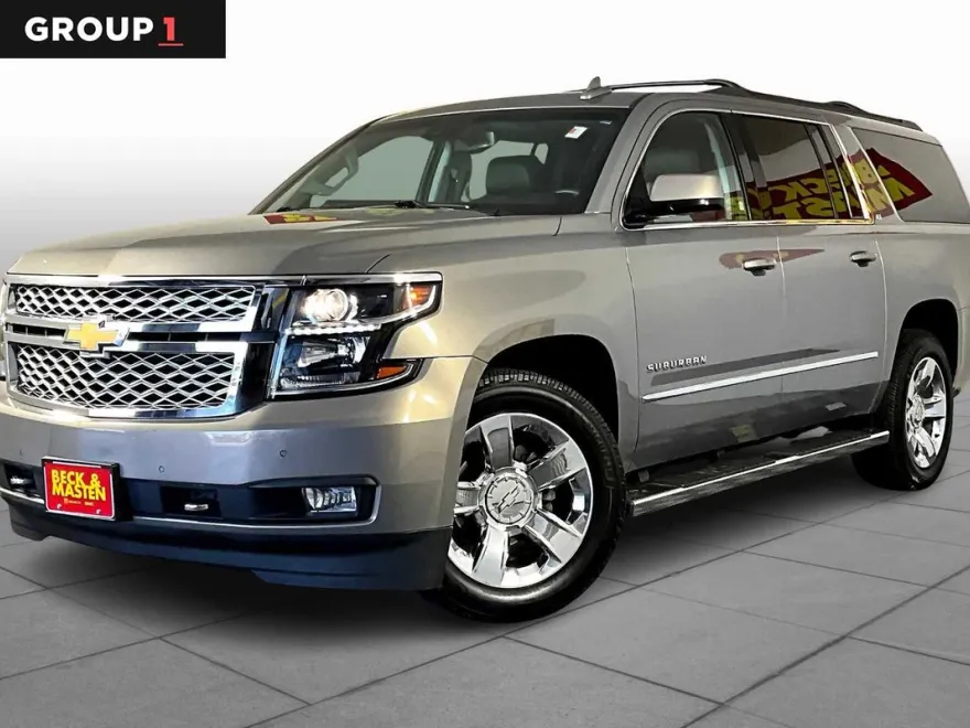 2018 Chevrolet Suburban LT photo 1