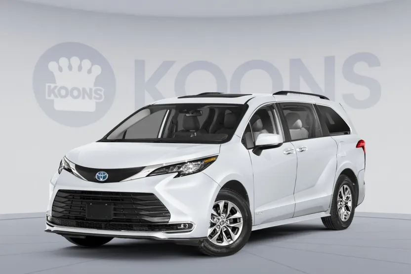 2025 Toyota Sienna XLE photo 1