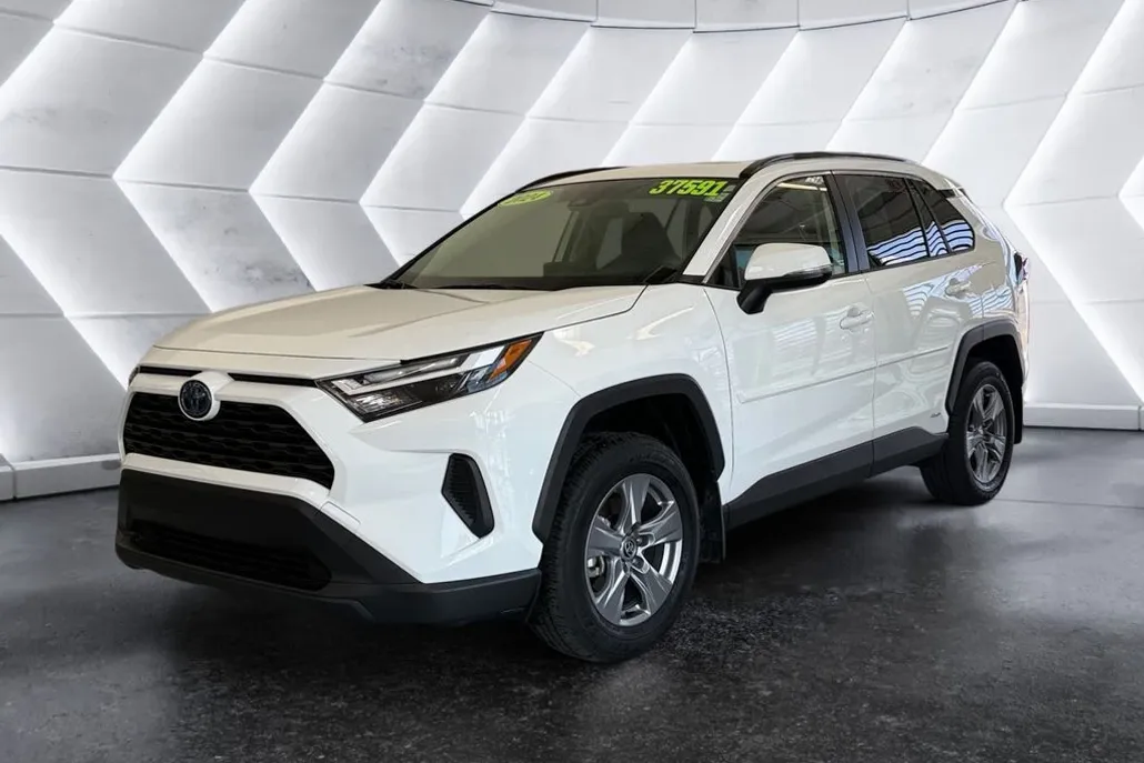 2024 Toyota RAV4 Hybrid XLE photo 1