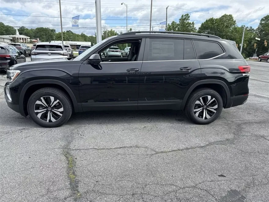 2025 Volkswagen Atlas SE photo 1