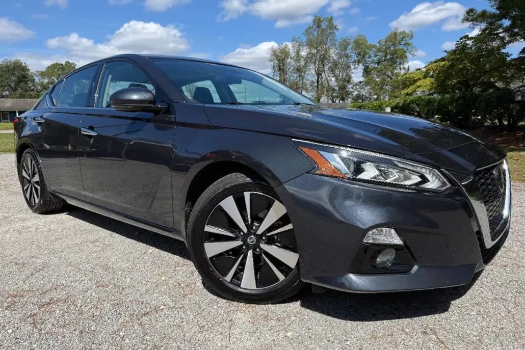 2021 Nissan Altima 2.5 SL photo 1