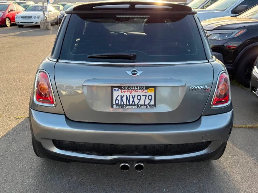 2009 Mini Cooper S 2 Door photo 1