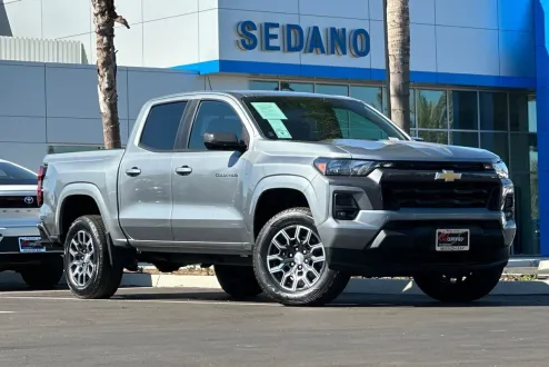 2023 Chevrolet Colorado LT photo 2
