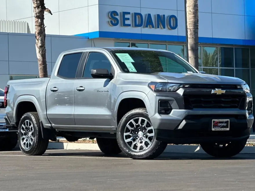 2023 Chevrolet Colorado LT photo 2