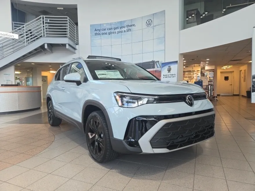 2025 Volkswagen Taos SE photo 1