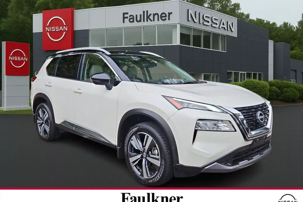 2023 Nissan Rogue SL photo 1