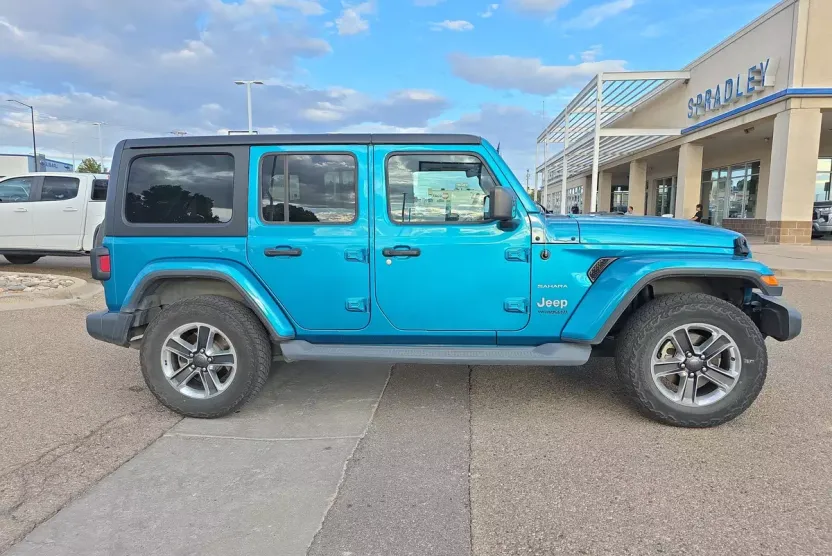 2019 Jeep Wrangler Unlimited Sahara photo 1