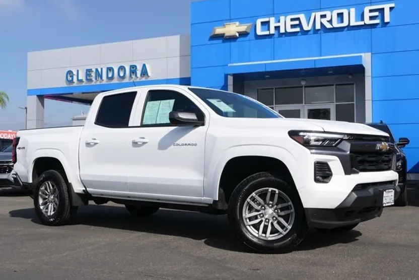 2025 Chevrolet Colorado Work Truck LT photo 1