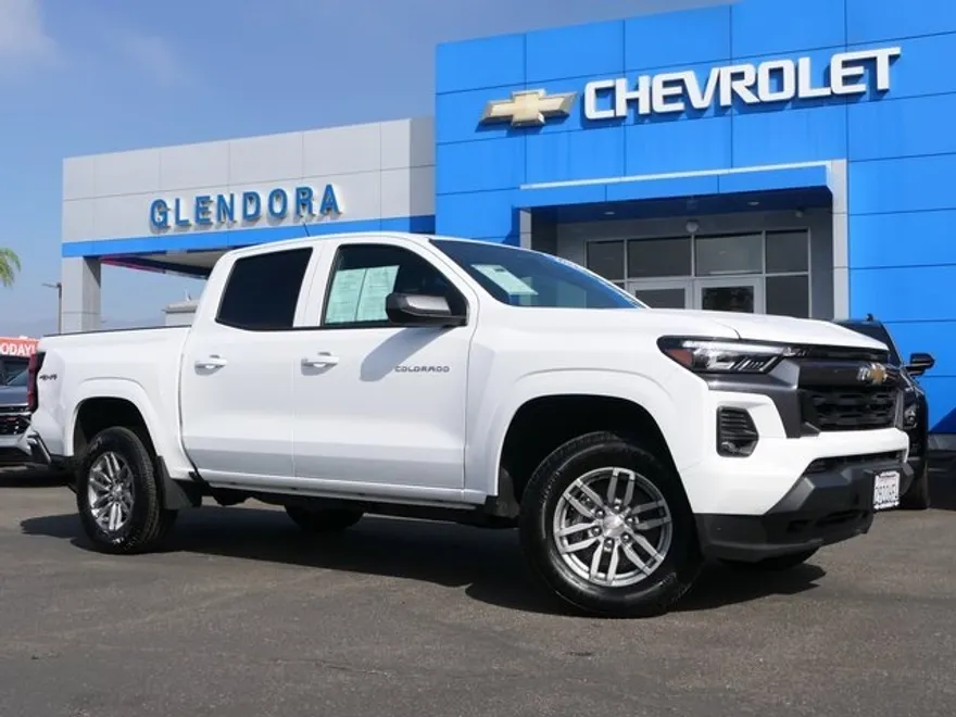 2025 Chevrolet Colorado Work Truck LT photo 1