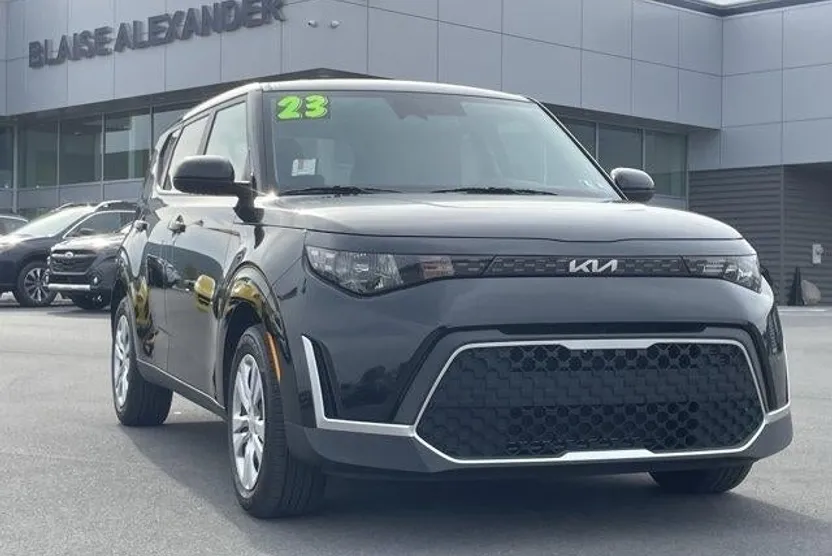 2023 Kia Soul LX photo 1