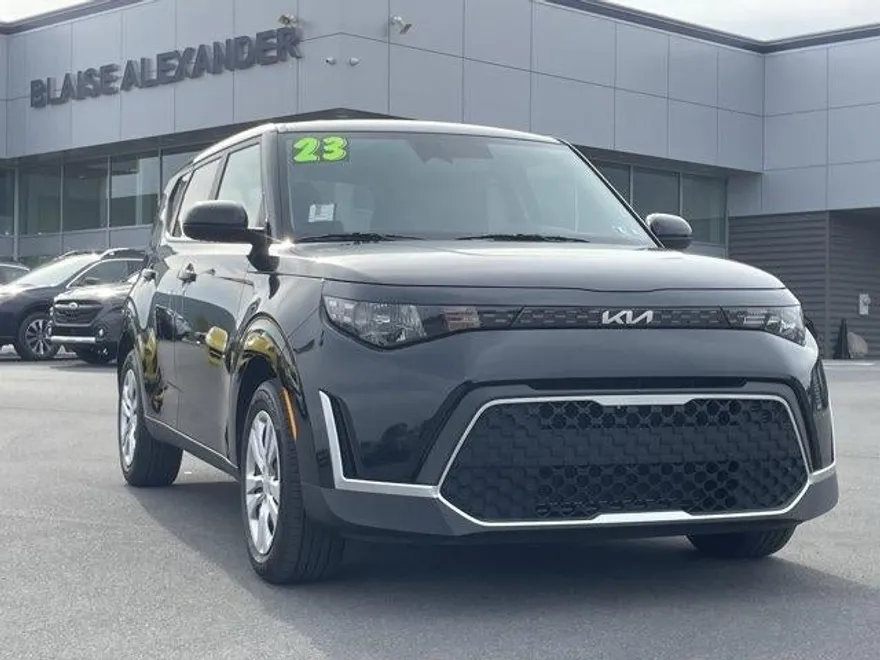 2023 Kia Soul LX photo 1