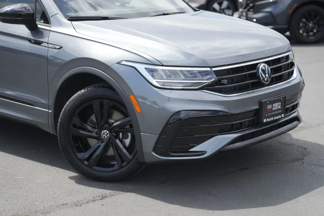 2024 Volkswagen Tiguan SE R-Line Black photo 1