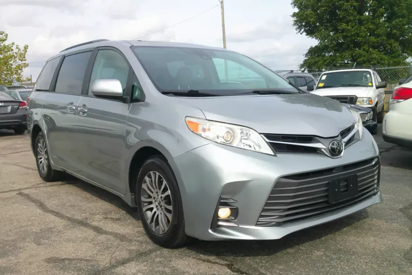 2018 Toyota Sienna XLE Limited Premium photo 1