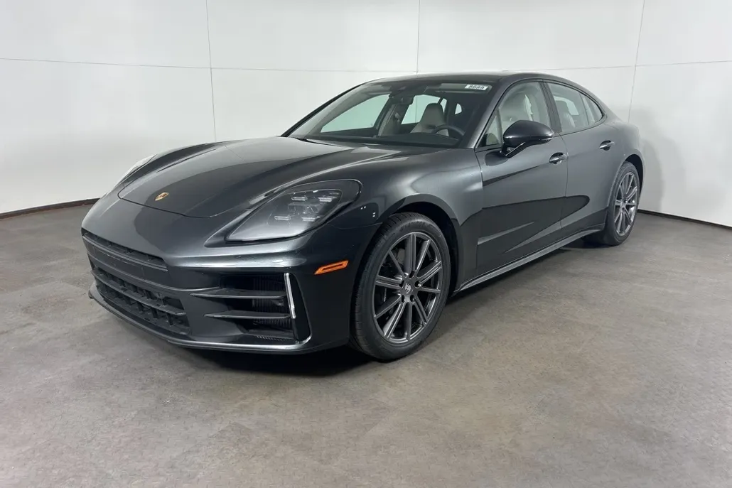 2025 Porsche Panamera 4 photo 1
