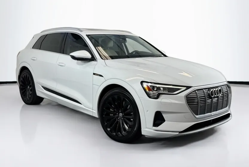 2019 Audi e-tron Prestige photo 1