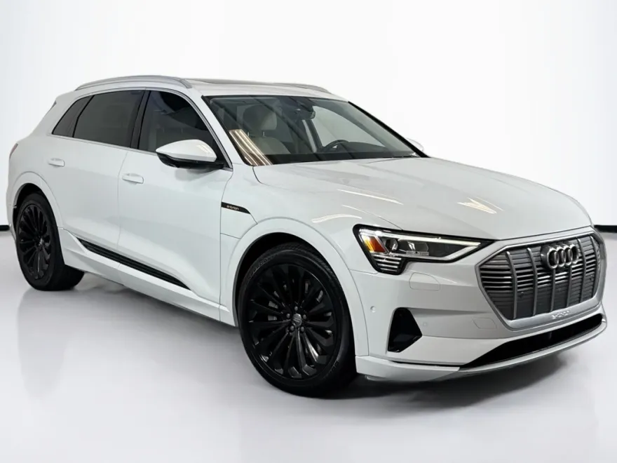 2019 Audi e-tron Prestige photo 1