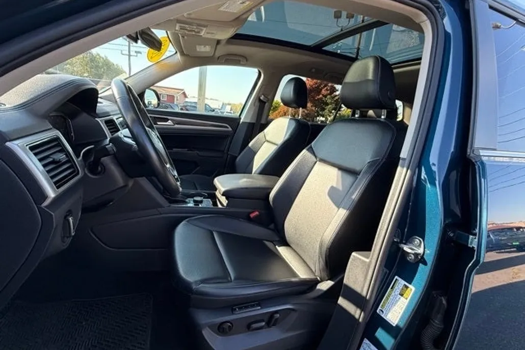 2019 Volkswagen Atlas SEL photo 1