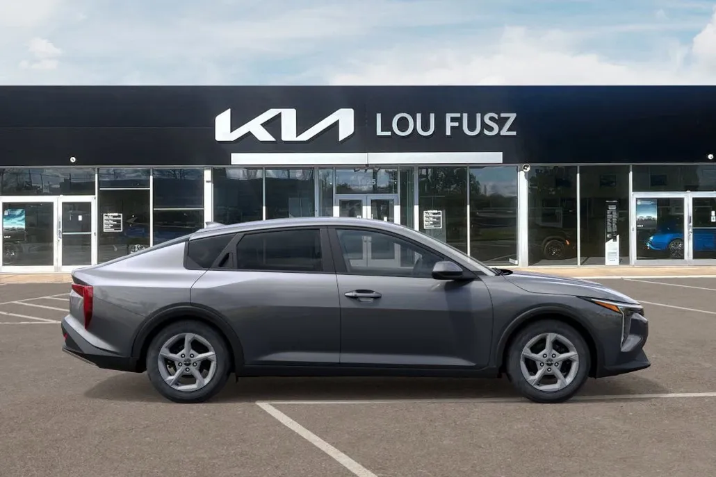 2025 Kia K4 LXS photo 1