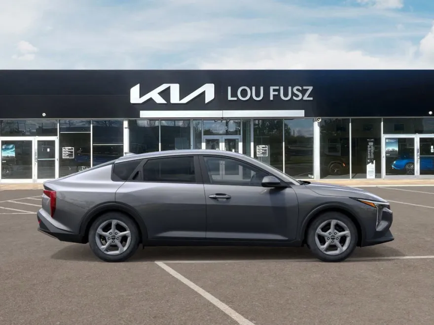 2025 Kia K4 LXS photo 1
