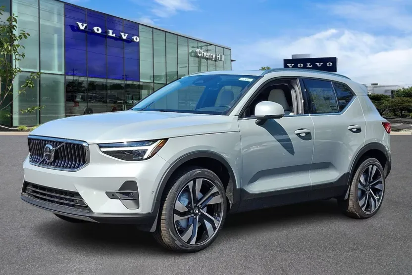 2025 Volvo XC40 photo 1