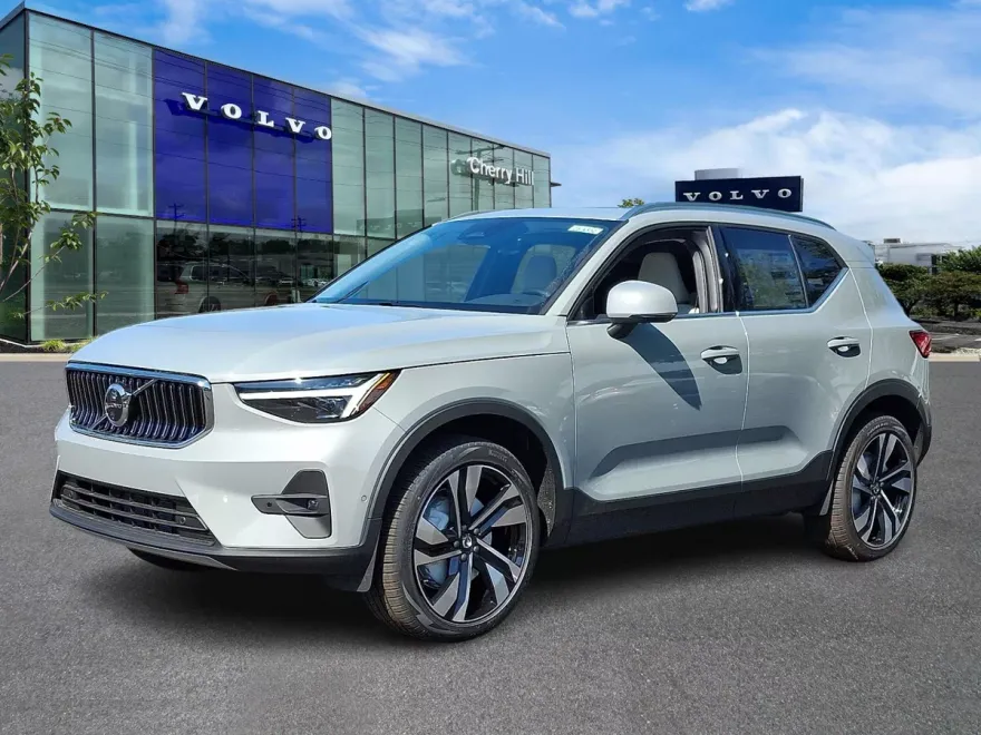 2025 Volvo XC40 photo 1