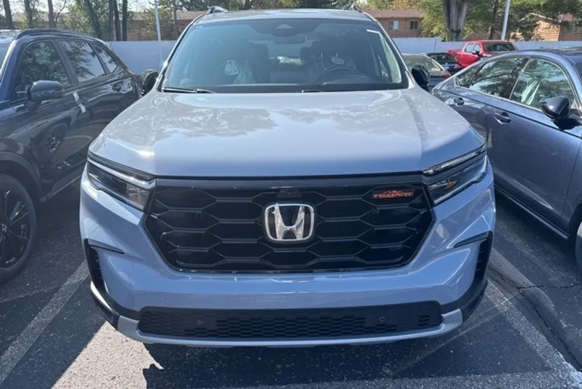 2025 Honda Pilot TrailSport photo 1